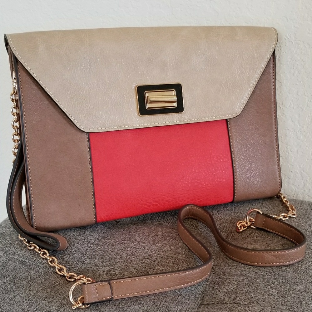Multicolored faux leather clutch.